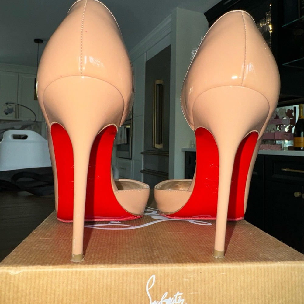 Christian Louboutin Iriza patent nude size 7